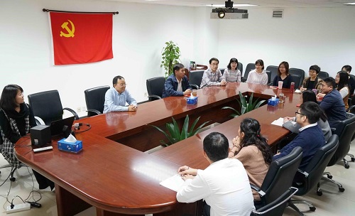 国认中心组织集体学习观看《榜样3》