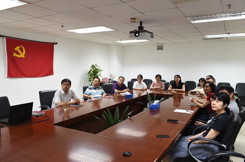 国认中心全体干部职工观看警示教育片